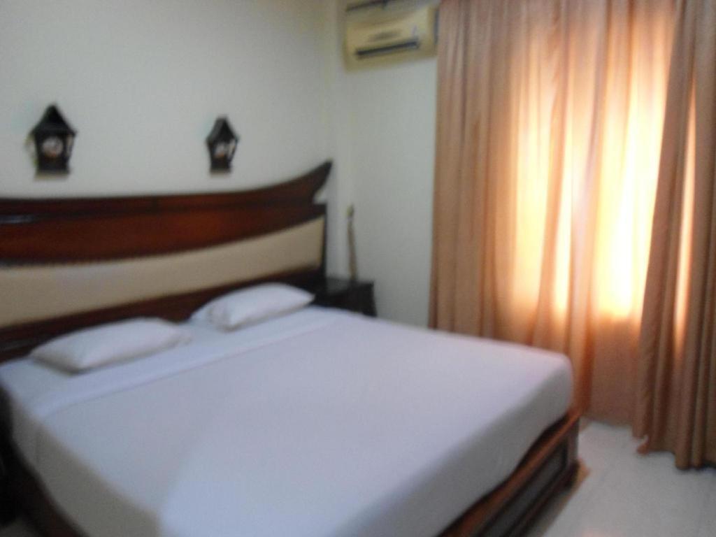 Edotel Minangkabau Padang  Esterno foto