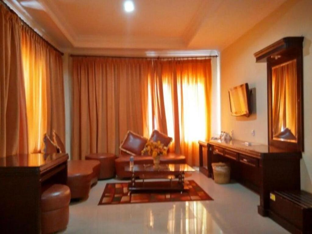 Edotel Minangkabau Padang  Esterno foto