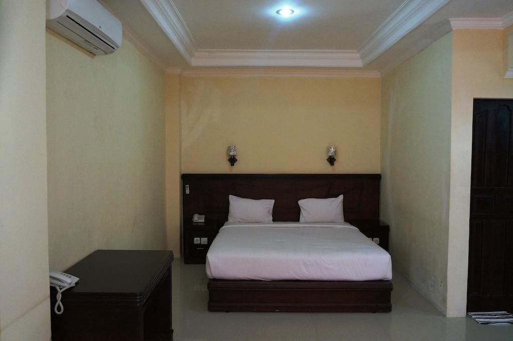 Edotel Minangkabau Padang  Camera foto