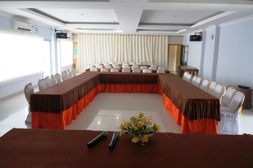 Edotel Minangkabau Padang  Esterno foto