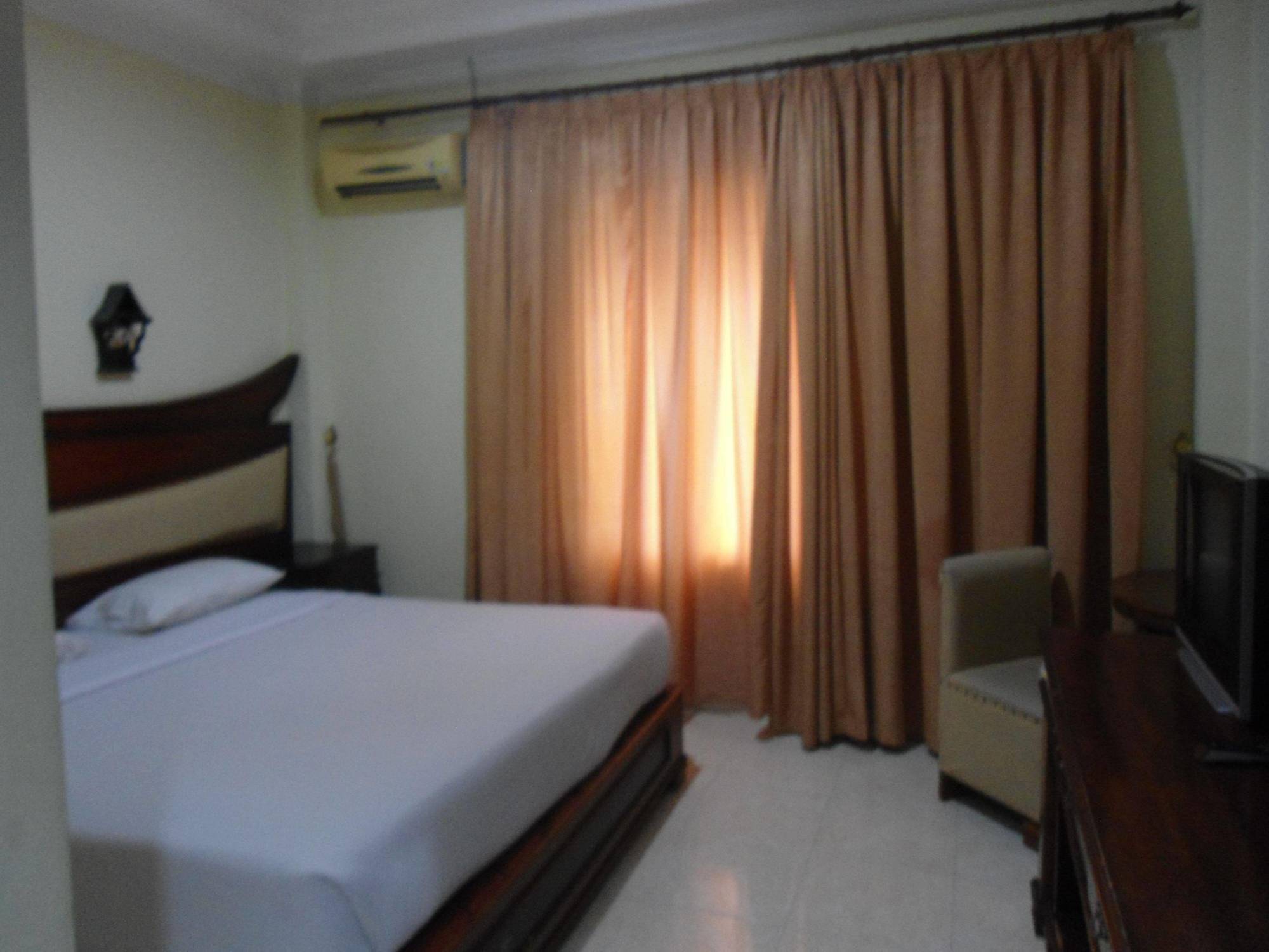 Edotel Minangkabau Padang  Esterno foto